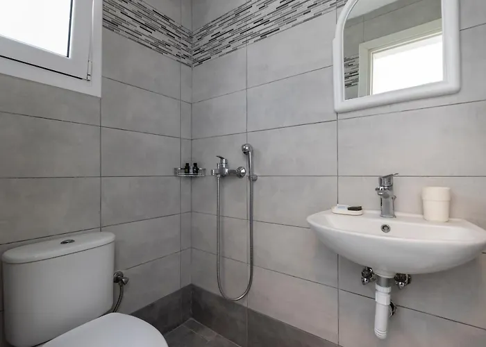 Ostrich * Fira (Santorini)