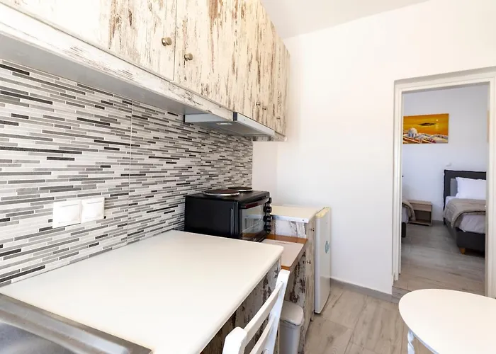 Ostrich Apartment Fira (Santorini)