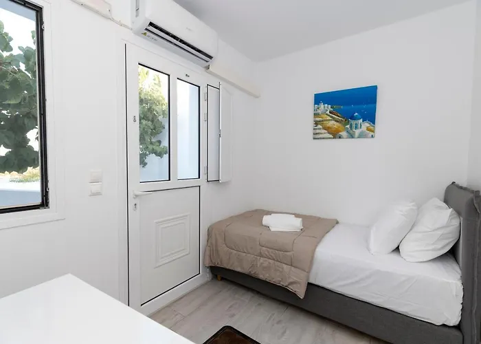 Ostrich Apartment Fira (Santorini)