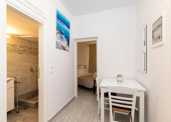 Ostrich Apartment Fira (Santorini)