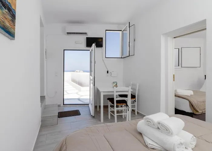 Ostrich Apartment Fira (Santorini)