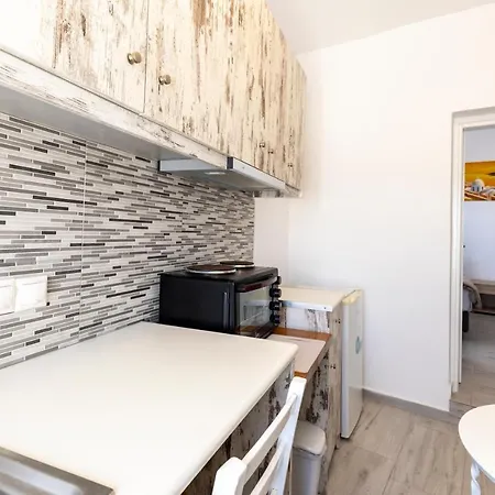 Ostrich Apartment Fira (Santorini)