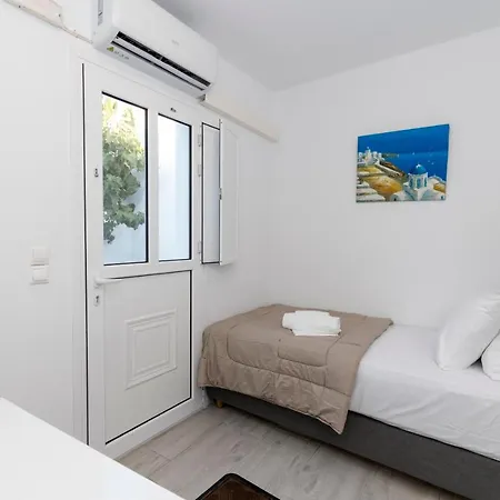 Ostrich Apartment Fira (Santorini)