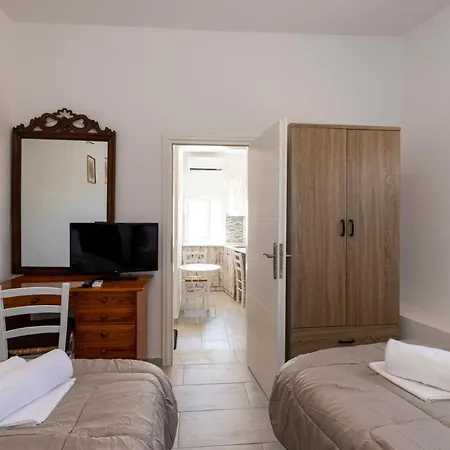 Apartment Ostrich Fira (Santorini)