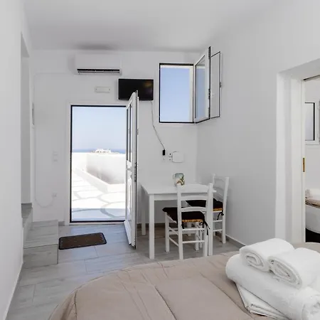 Ostrich Apartment Fira (Santorini)