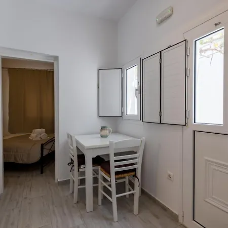 Ostrich * Fira (Santorini)